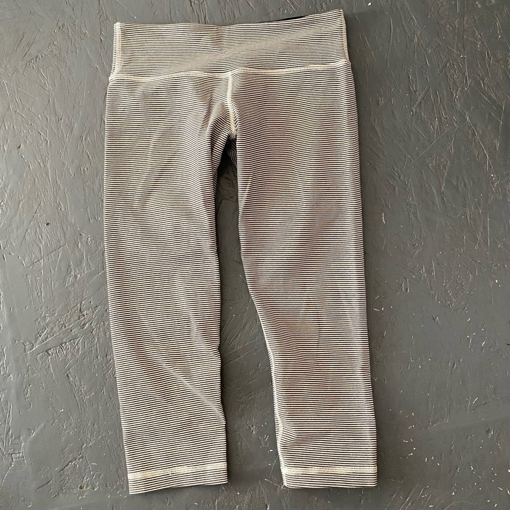 Lululemon 3/4 Leggings Size 6
